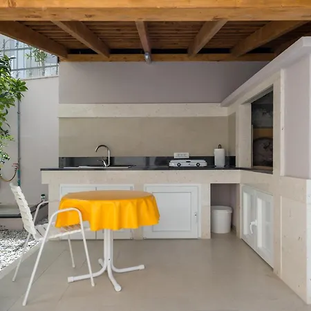 Spacious Modern Miljak - 1min To The Trogir