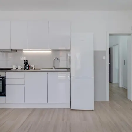 Spacious Modern Miljak - 1min To The Apartment