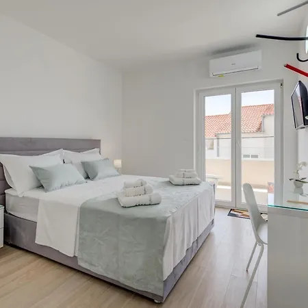 Apartment Spacious Modern Miljak - 1min To The Trogir