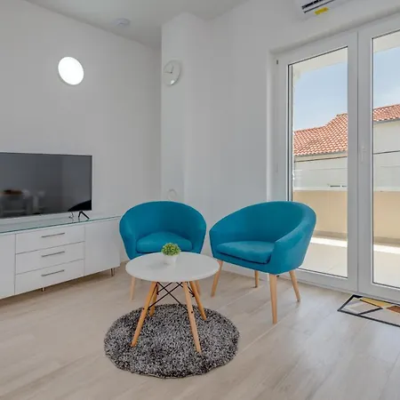 Spacious Modern Miljak - 1min To The Apartment Trogir