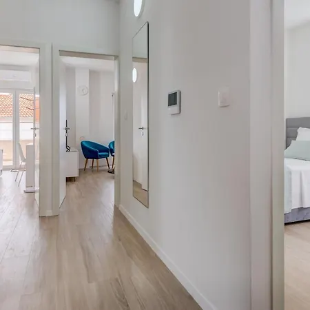 Spacious Modern Miljak - 1min To The Apartment Trogir