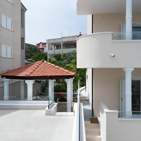 Spacious Modern Miljak - 1min To The Trogir
