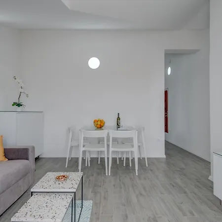 Spacious Modern Miljak - 1min To The Apartment Trogir