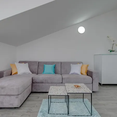 Spacious Modern Miljak - 1min To The Apartmán