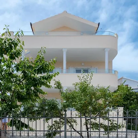 Spacious Modern Miljak - 1min To The Apartmán *