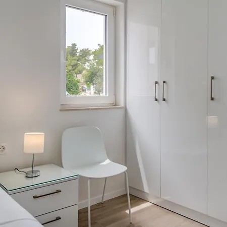 Spacious Modern Miljak - 1min To The Apartmán *