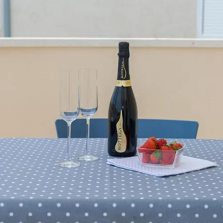 Spacious Modern Miljak - 1min To The Apartmán *
