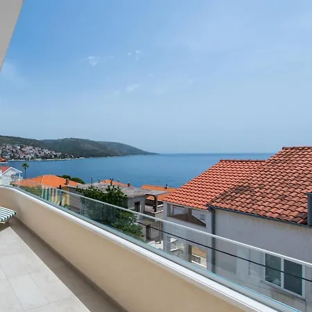 Spacious Modern Miljak - 1min To The Apartmán Trogir